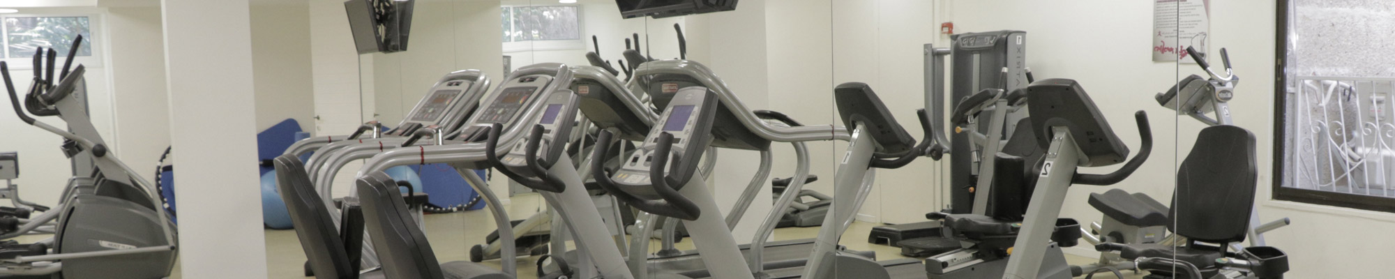 חדר כושר נווה יעקב, מרכז ספורט נווה יעקב, חדר כושר וסטודיו ספארק לקהל הדתי ולקהל החילוני, מכשירים, אליפטיקל, משקולות