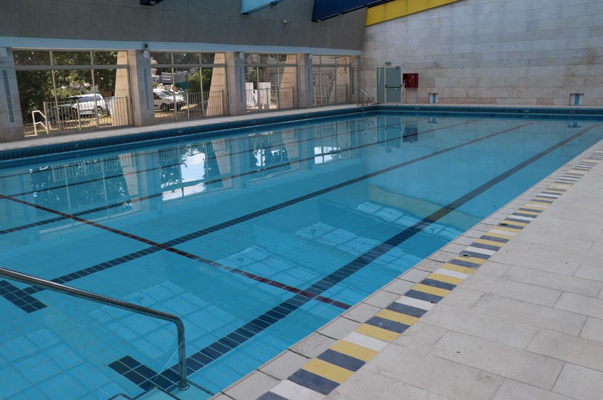 בריכת נווה יעקב, מרכז ספורט נווה יעקב, בריכת שחיה לקהל הדתי והחילוני, שחייה טיפולית, הידרותרפיה, שעות שחייה נפרדת לגברים/לנשים, התעמלות במים לגברים/לנשים, לימודי שחייה לנשים/גברים/בנים/בנות