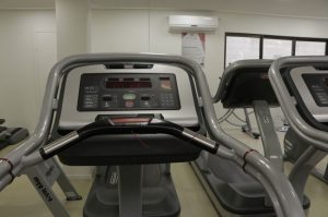 חדר כושר נווה יעקב, מרכז ספורט נווה יעקב, חדר כושר לנשים, חדר כושר וסטודיו ספארק לקהל הדתי ולקהל החילוני, מכשירים, אליפטיקל, משקולות